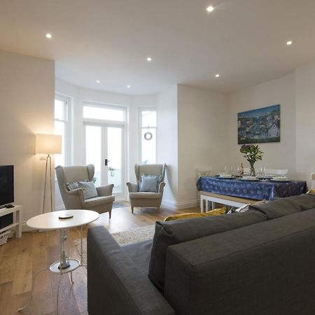 Sea Legs - 2 Bedroom Apartment - Тенби Экстерьер фото