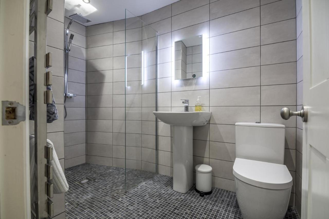 Sea Legs - 2 Bedroom Apartment - Тенби Экстерьер фото