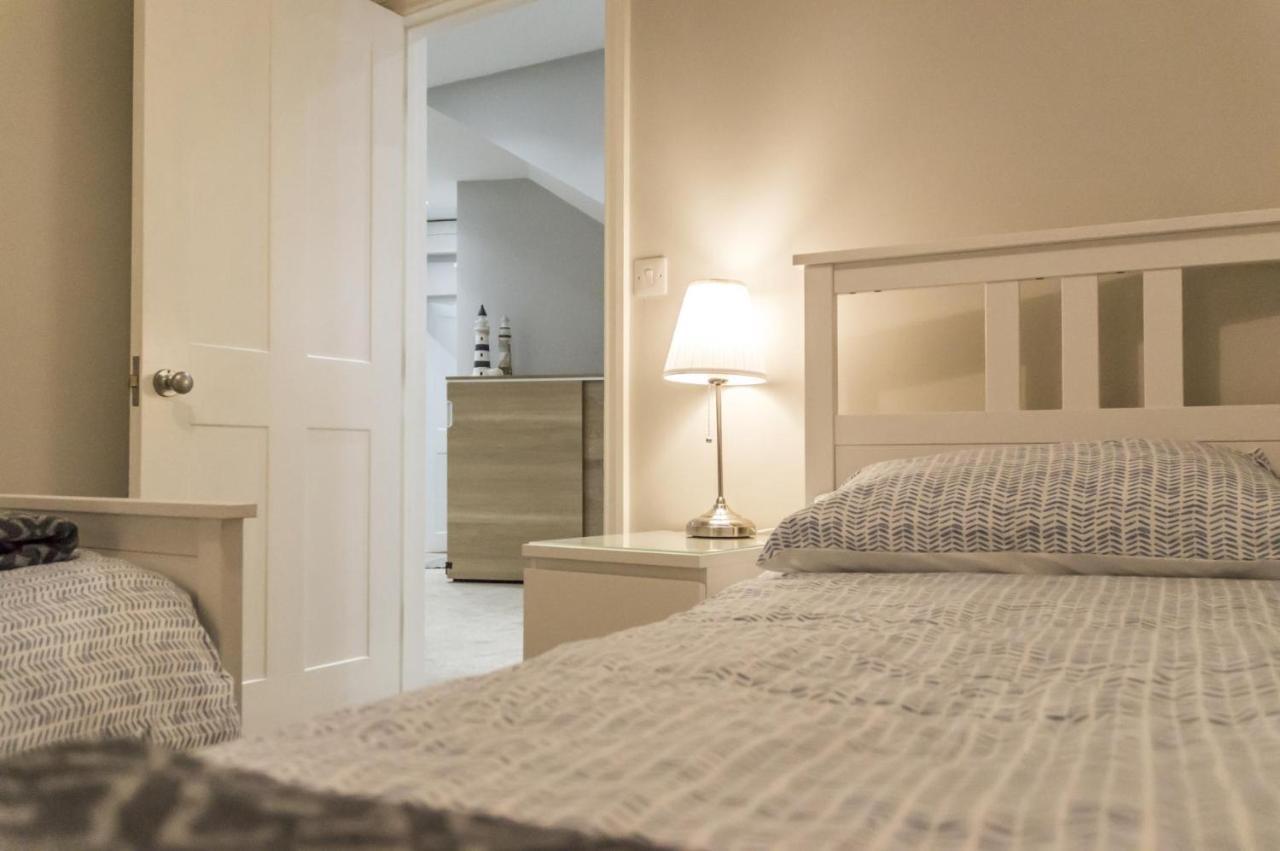 Sea Legs - 2 Bedroom Apartment - Тенби Экстерьер фото
