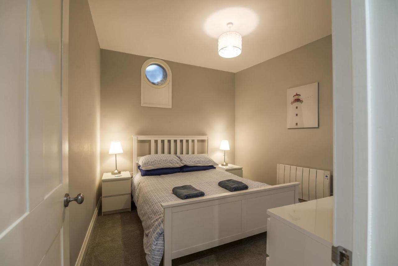Sea Legs - 2 Bedroom Apartment - Тенби Экстерьер фото