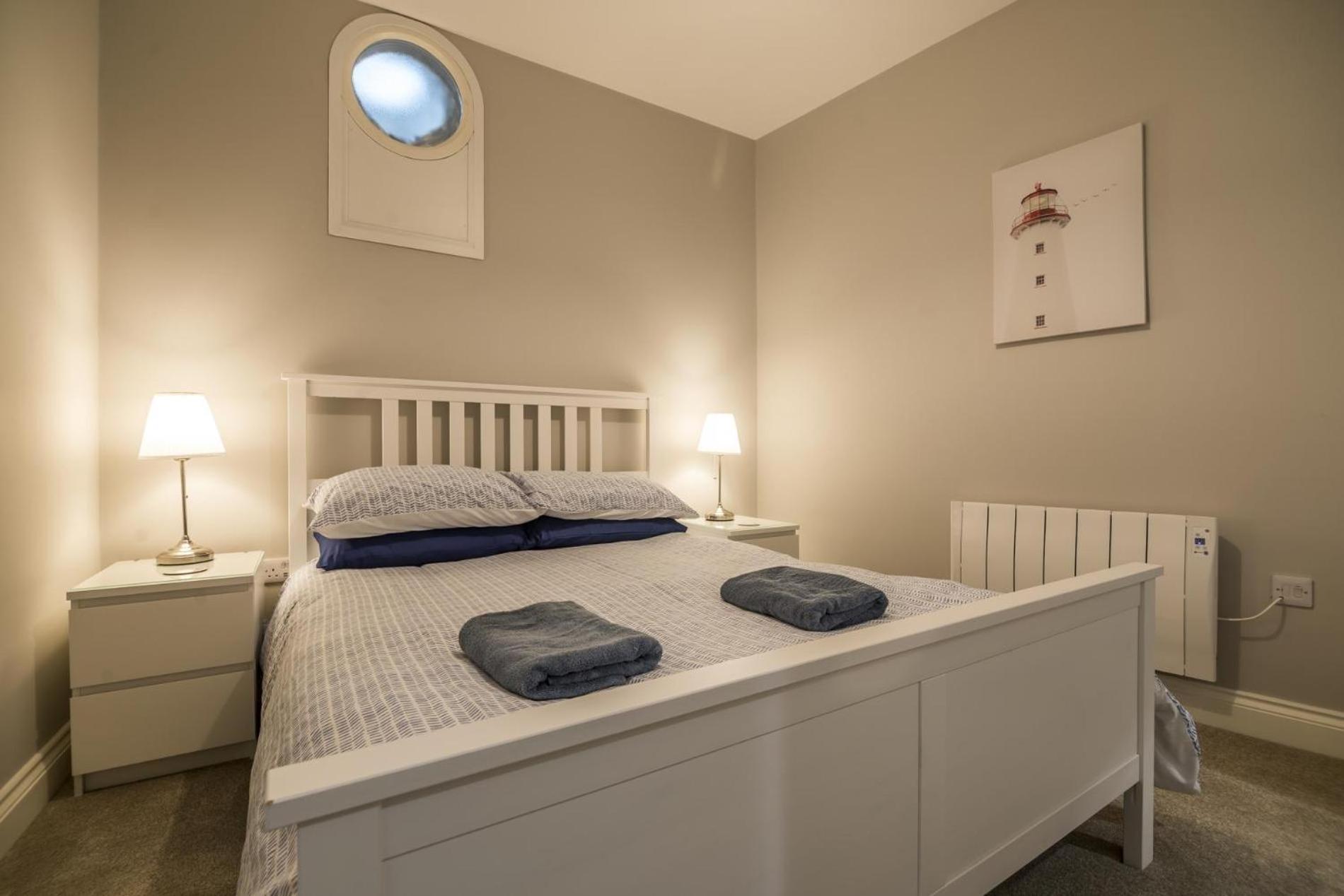 Sea Legs - 2 Bedroom Apartment - Тенби Экстерьер фото