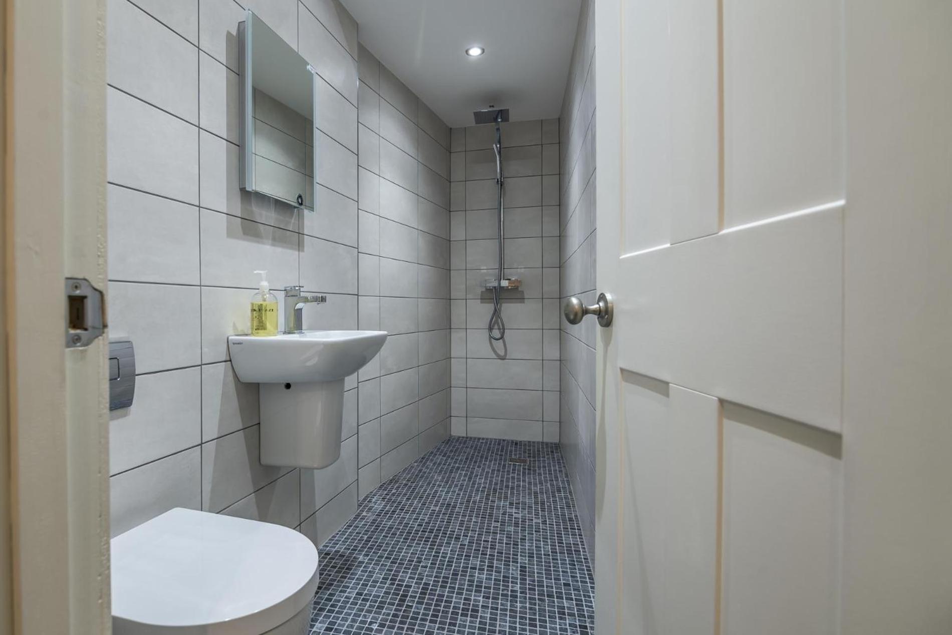 Sea Legs - 2 Bedroom Apartment - Тенби Экстерьер фото