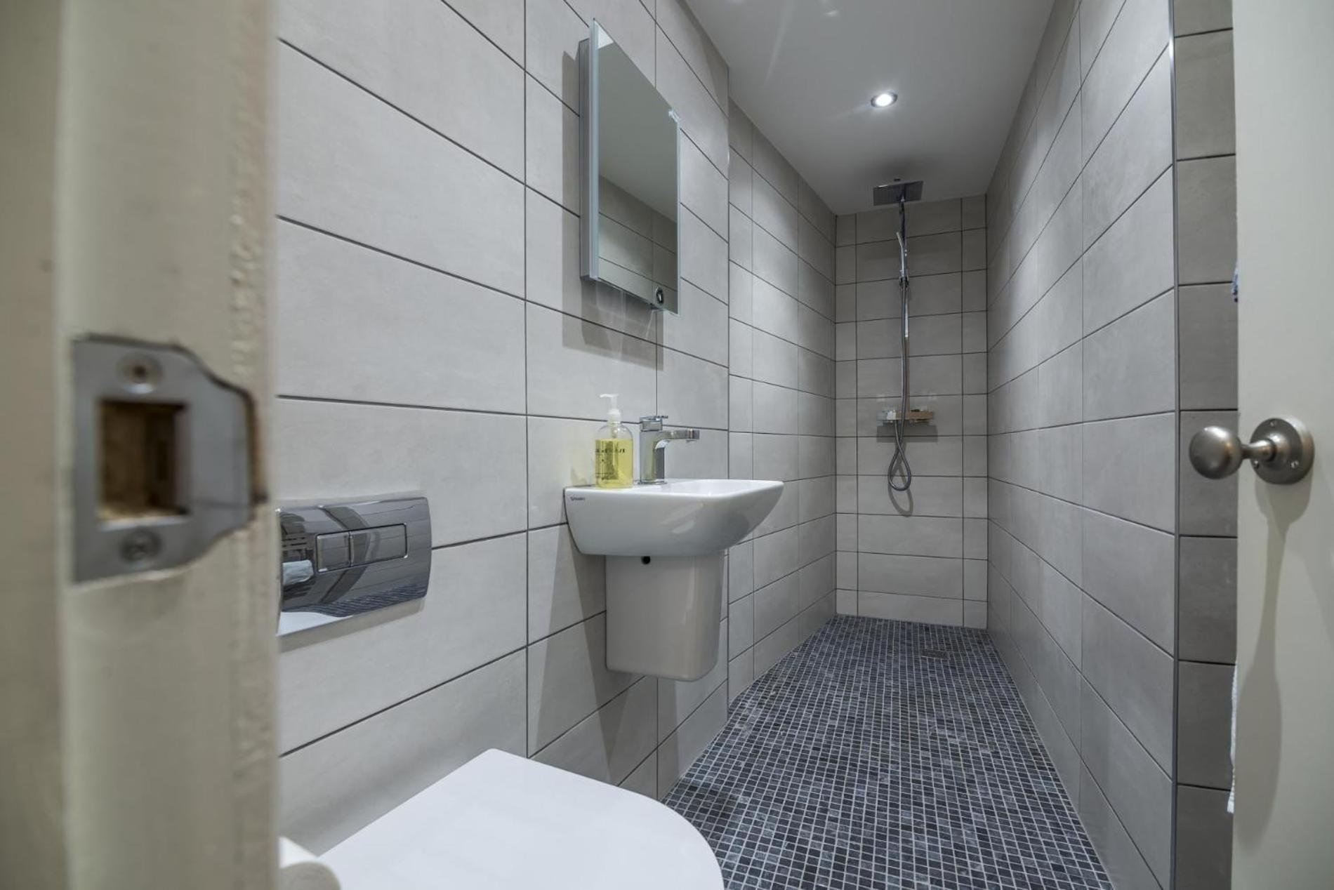 Sea Legs - 2 Bedroom Apartment - Тенби Экстерьер фото
