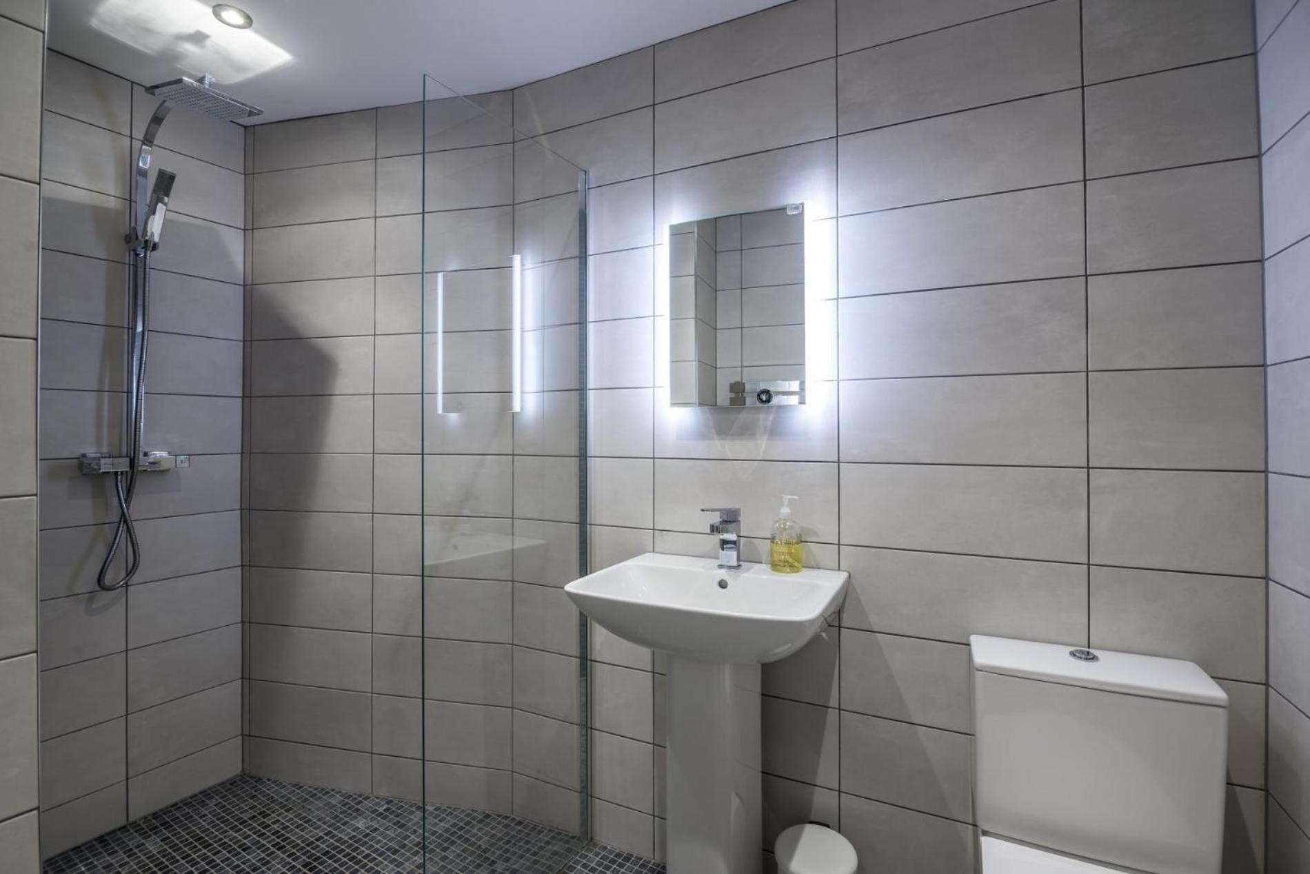 Sea Legs - 2 Bedroom Apartment - Тенби Экстерьер фото