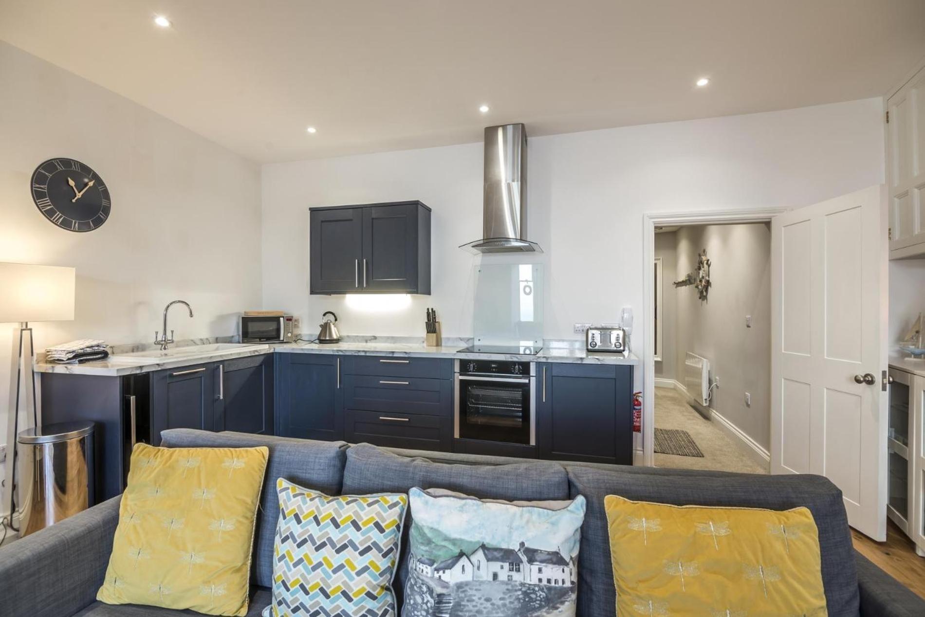 Sea Legs - 2 Bedroom Apartment - Тенби Экстерьер фото