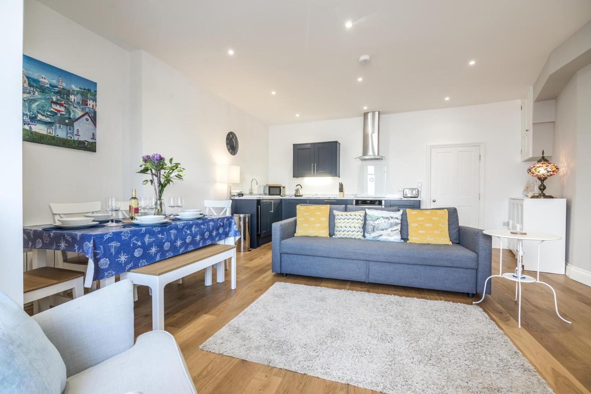 Sea Legs - 2 Bedroom Apartment - Тенби Экстерьер фото