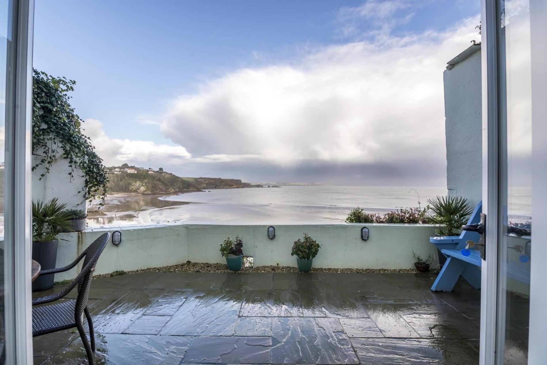 Sea Legs - 2 Bedroom Apartment - Тенби Экстерьер фото